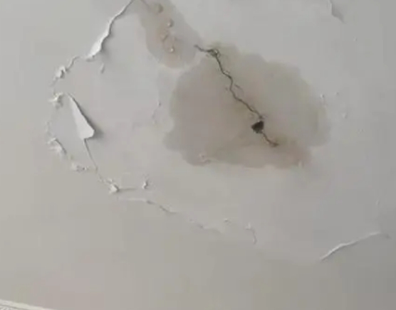 当雄阳台漏水维修公司分享下屋面防水工程质量问题原因分析